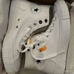 Converse Star-WH/BK size 6 1/2 men’s